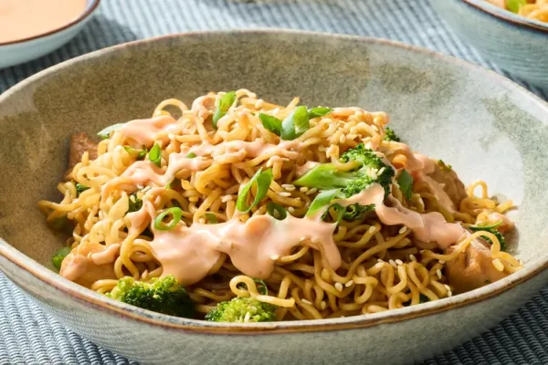 Hibachi Chicken Noodles with Yum Yum Sauce