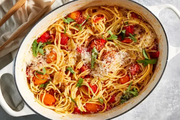 Spaghetti with Cherry Tomatoes Melted in Garlic Butter