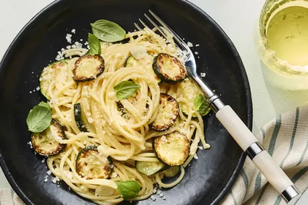 Spaghetti alla Nerano (Creamy Spaghetti with Zucchini)