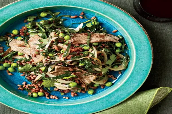 Stir Fried Red Rice with Sliced Sirloin Steak and Peas