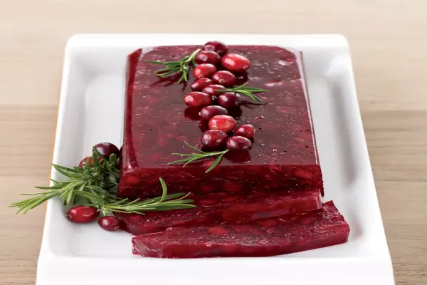 Jellied Cranberry Sauce with Fuji Apple